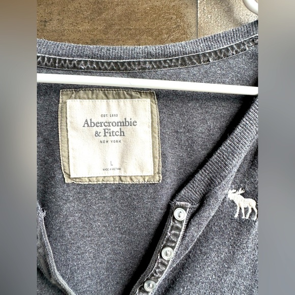 Women’s Abercrombie and Fitch 3/4 Sleeve Shirt - Picture 3 of 3